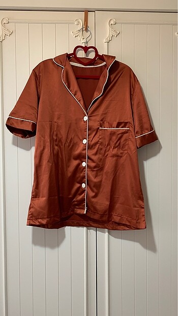 Saten şortlu pijama takımı