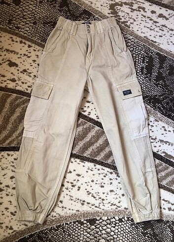  Bershka kargo pantolon 