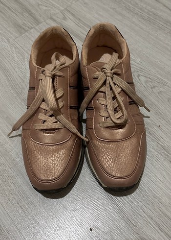 Bej Süet Kadın Dolgu Topuklu Spor Ayakkabı - Görsel 3