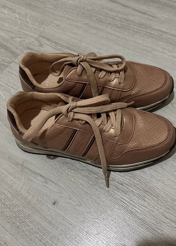 Bej Süet Kadın Dolgu Topuklu Spor Ayakkabı - Görsel 2