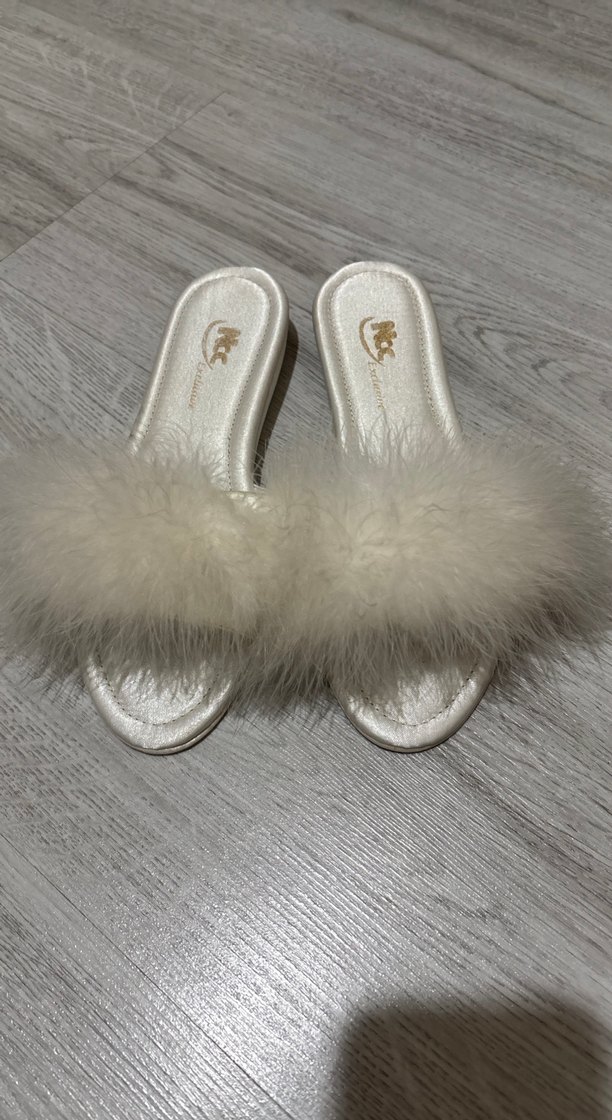 Beyaz Tüylü Stiletto Topuklu Kadın Terlik - Görsel 2