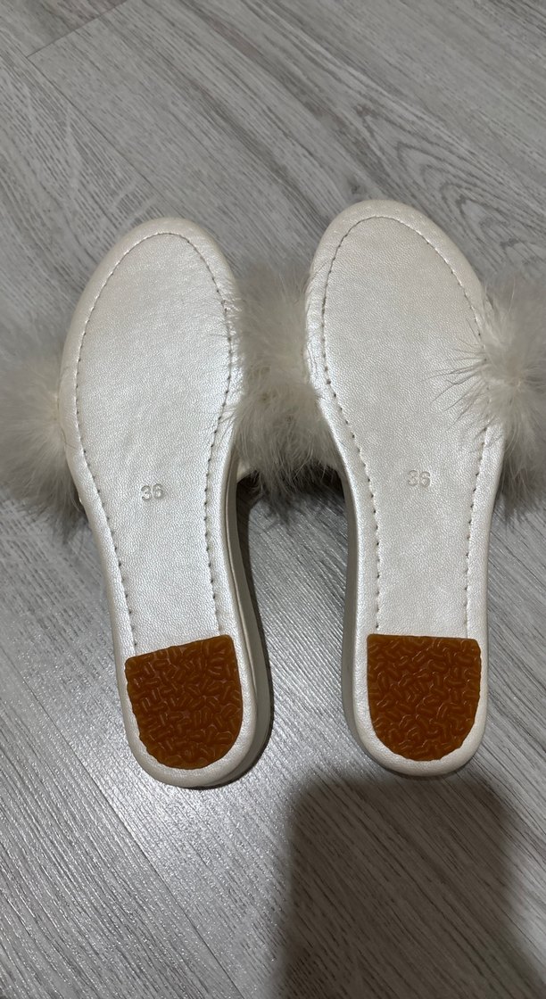 Beyaz Tüylü Stiletto Topuklu Kadın Terlik - Görsel 3