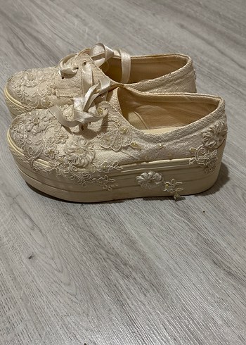 Dantel İşlemeli Beyaz Dolgu Topuklu Kadın Spor Ayakkabı - Görsel 3