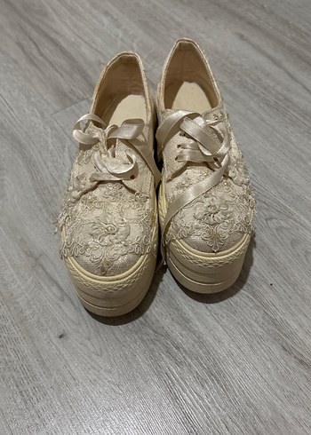 Dantel İşlemeli Beyaz Dolgu Topuklu Kadın Spor Ayakkabı - Görsel 2