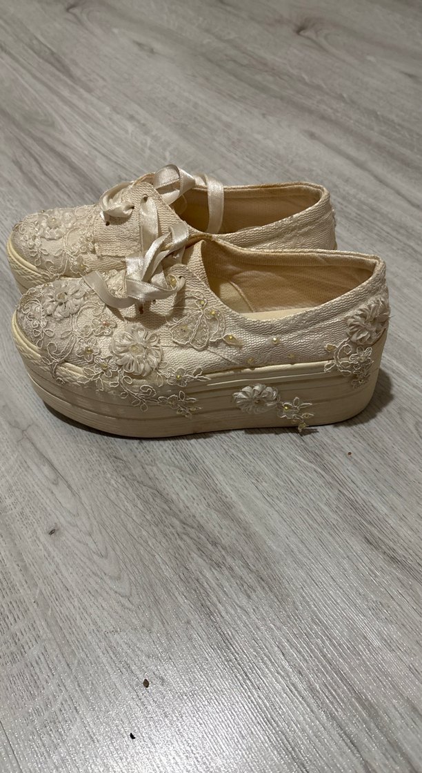 Dantel İşlemeli Beyaz Dolgu Topuklu Kadın Spor Ayakkabı - Görsel 3