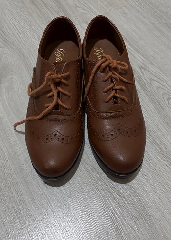 Kahverengi Süet Bağcıklı Kadın Klasik Ayakkabı - Görsel 2