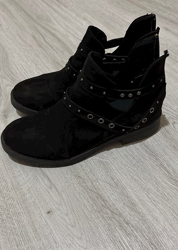 Siyah Süet Tokalı Gotik Kadın Bot - Görsel 3