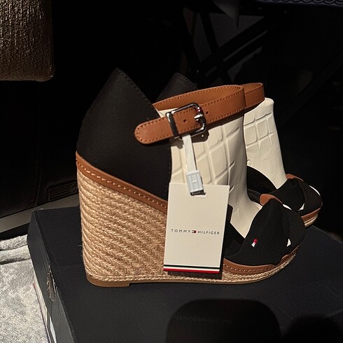 Tommy Hilfiger Tommy hilfiger dolgu topuk sandalet
