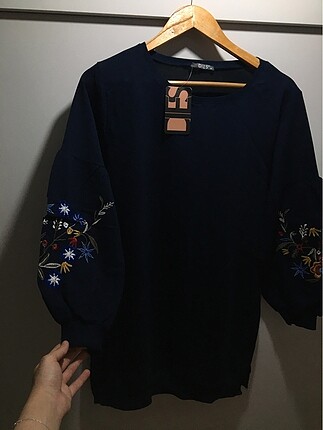 Etiketli sweatshirt