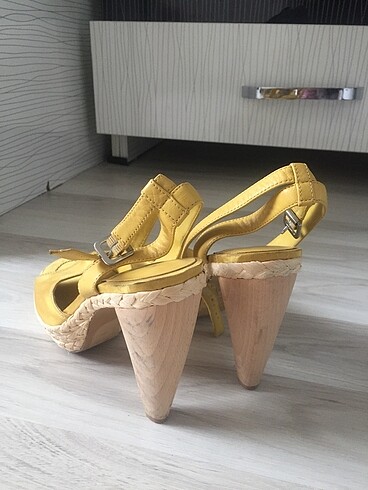 39 Beden Sarı topuklu ayakkabı