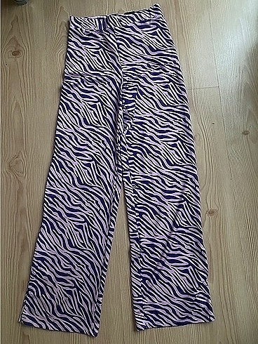 Yırtmaç paçalı zebra desenli