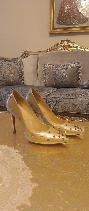 39 Beden Rivetli Stiletto