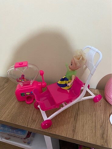E.L.F Minik Barbie ve bebek arabası