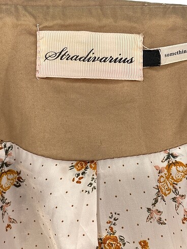 m Beden çeşitli Renk Stradivarius Trenchcoat %70 İndirimli.