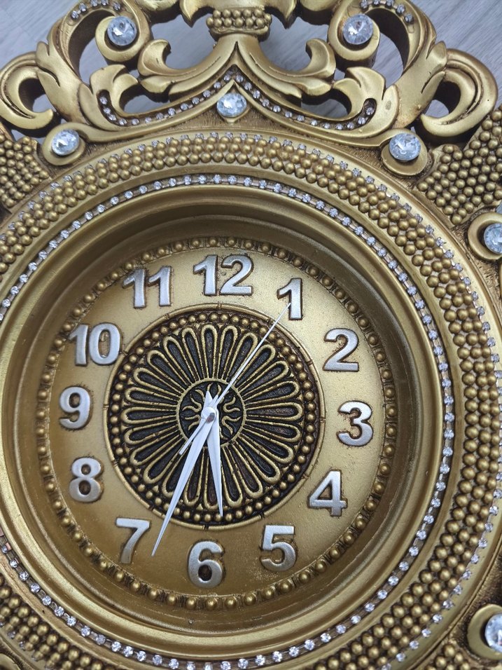 Parlak Altın Renkli Duvar Saati - Görsel 3