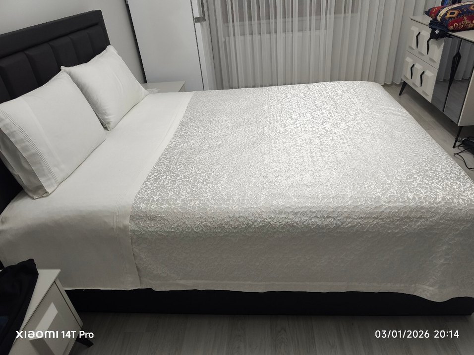 Beyaz Yatak Örtüsü - Görsel 2