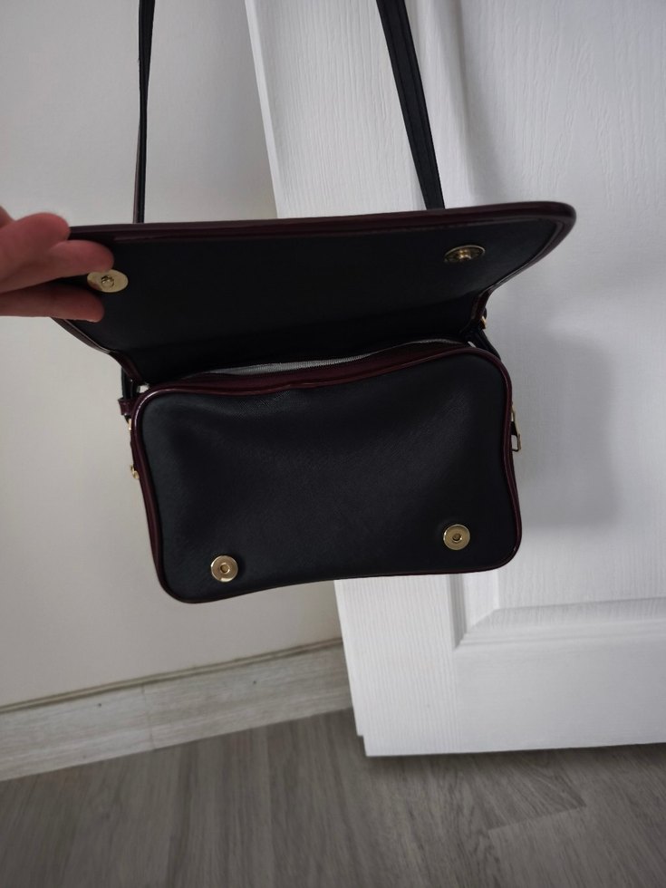 Klasik Siyah Deri Kadın Çapraz Çanta - Görsel 2