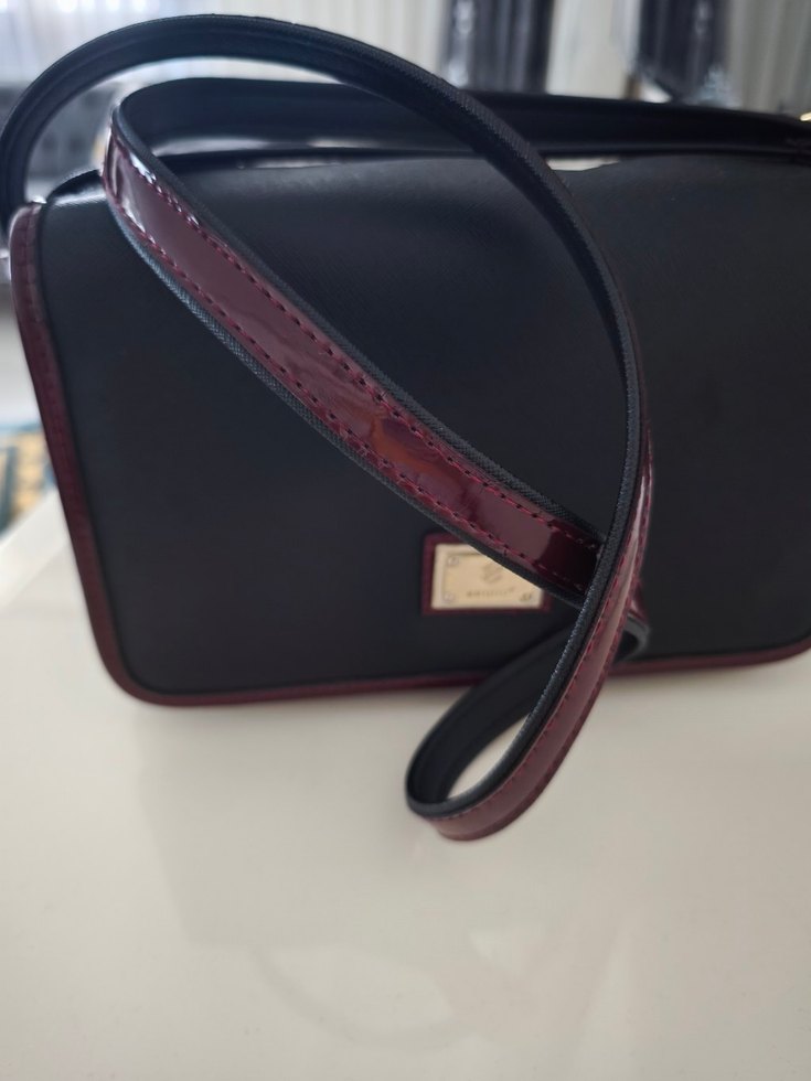 Klasik Siyah Deri Kadın Çapraz Çanta - Görsel 4