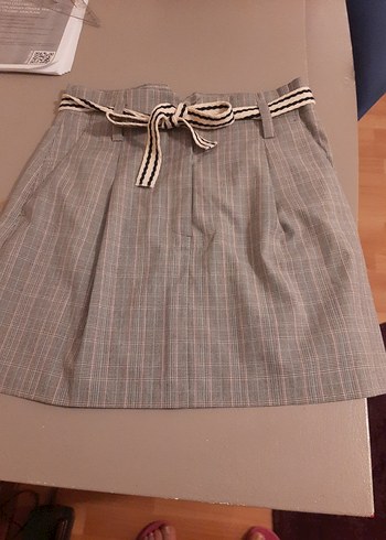 Kemer Detaylı Gri Mini Etek - Görsel 3