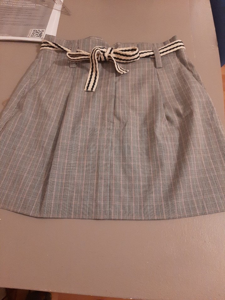 Kemer Detaylı Gri Mini Etek - Görsel 2