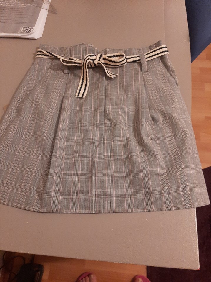 Kemer Detaylı Gri Mini Etek - Görsel 3