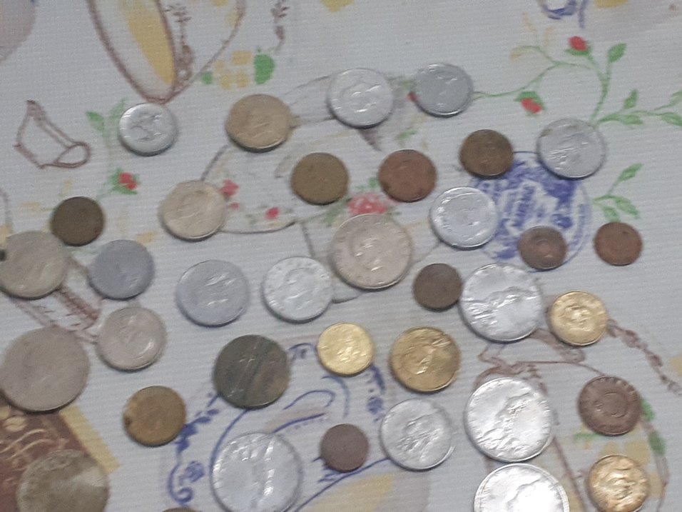 Çeşitli Gri Tonlarda Metal Paralar pazarlık payı vardir - Görsel 3