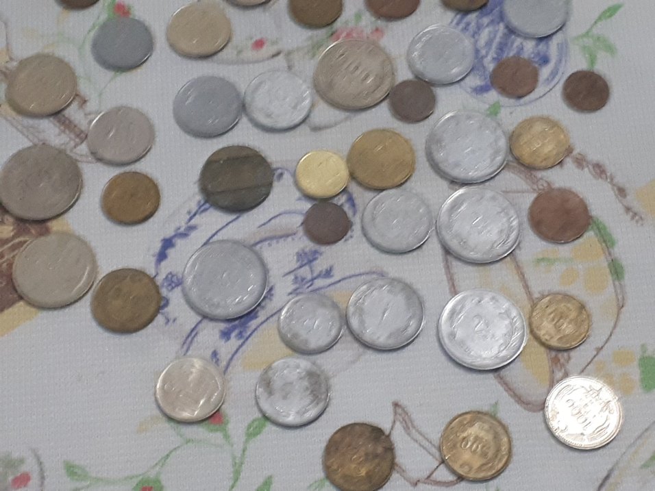 Çeşitli Gri Tonlarda Metal Paralar pazarlık payı vardir - Görsel 5