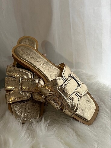 Stradivarius Düz bantlı sandalet