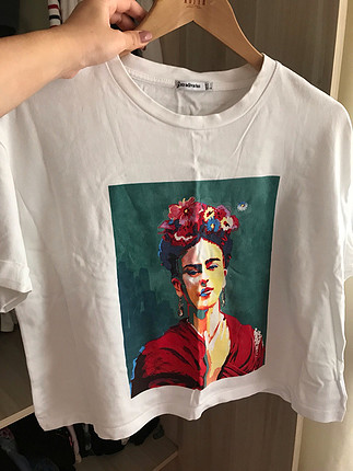 l Beden Frida Kahlo Stradivarius Tişört 