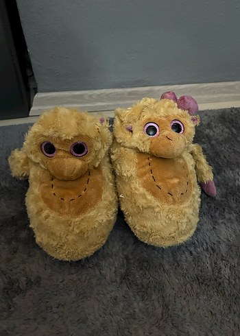Diğer Peluş Ev Terliği