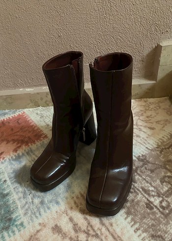 37 Beden kahverengi Renk Kahverengi bordo mürdüm Deri Fermuarlı Topuklu bershka Bot
