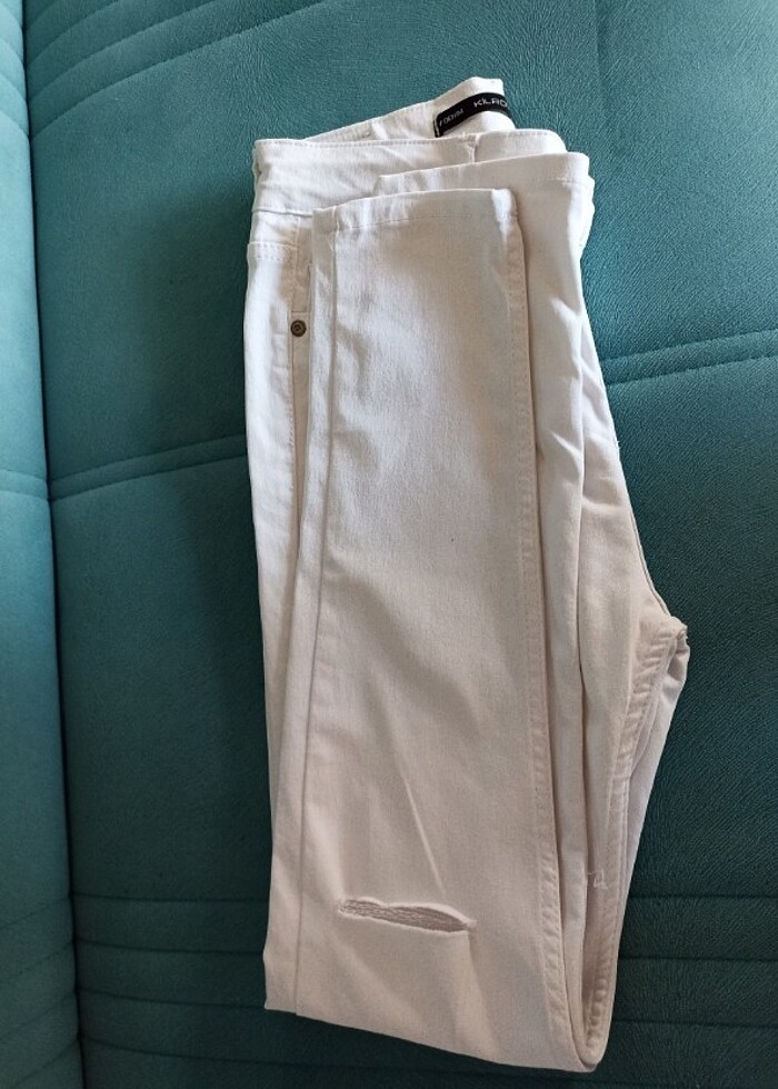 BEYAZ DİZLERİ YIRTIK DENİM PANTOLON - Görsel 3