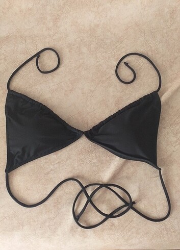 Siyah bikini üstü