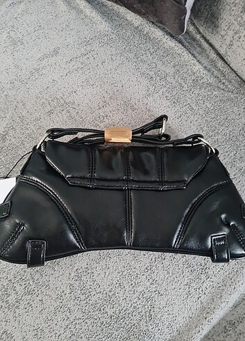  Beden siyah Renk Bershka çanta