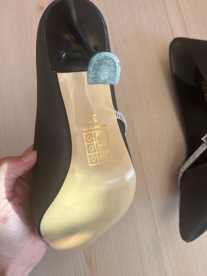 Siyah Tokalı İnce Topuklu Kadın Abiye Ayakkabı - Görsel 4