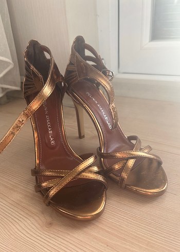 Pelinin Ayakkabıları 37