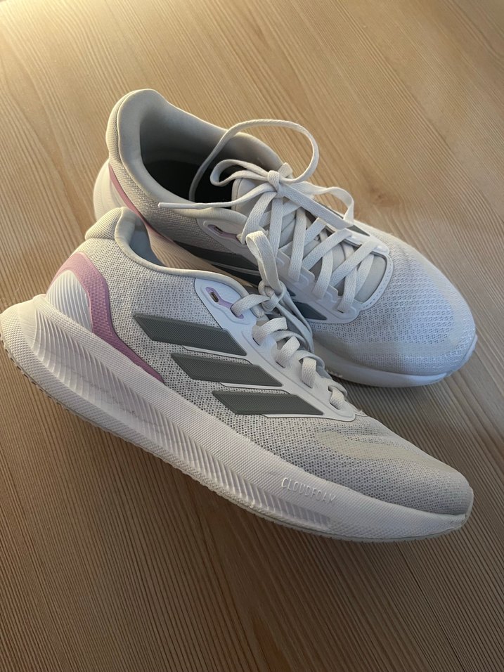 Adidas Beyaz Bağcıklı Kadın Spor Ayakkabı - Görsel 2