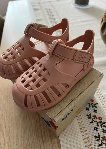 Igor Pudra Pembe Tokalı Kız Çocuk Sandalet