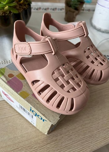 24 Beden Pudra Pembe Tokalı Kız Çocuk Sandalet