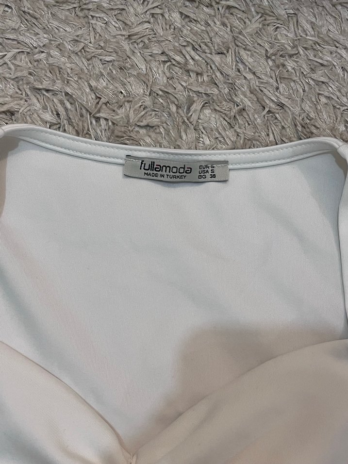 Büzgü Detaylı V Yaka Mini Bluz - Görsel 5