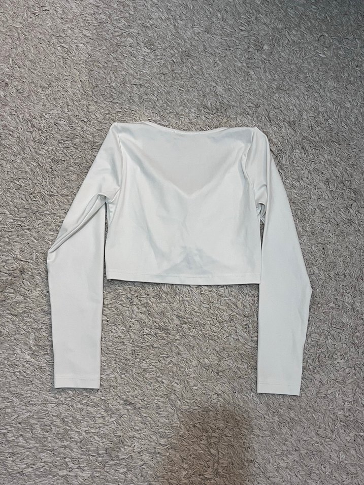 Büzgü Detaylı V Yaka Mini Bluz - Görsel 3