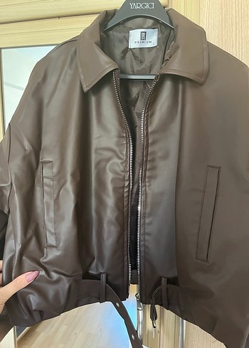 l Beden kahverengi Renk Bershka Kahverengi Oversize Deri Ceket