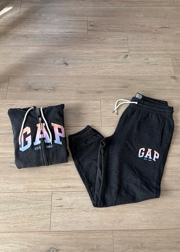 gap m beden eşofman takımı