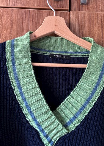 lacivert crop kolej temalı triko kazak - Görsel 4