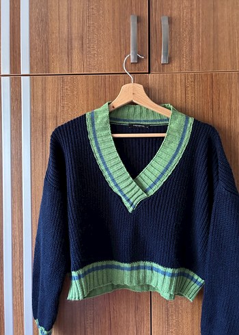 lacivert crop kolej temalı triko kazak - Görsel 3