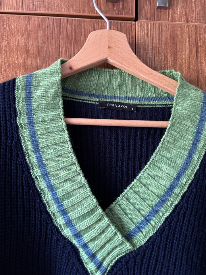 lacivert crop kolej temalı triko kazak - Görsel 4