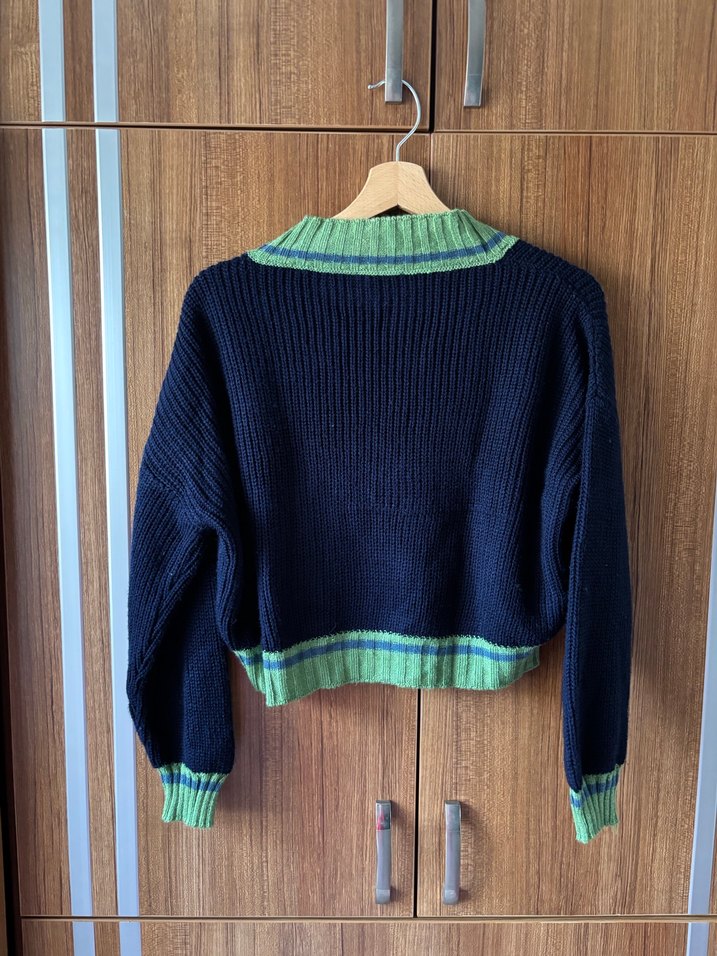 lacivert crop kolej temalı triko kazak - Görsel 5