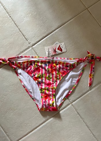 suwen marka çiçekli bikini altı