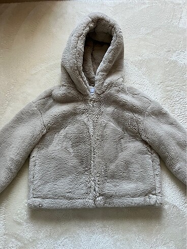 stradivarius peluş mont ( sadece bir kez giyildi )