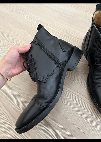Diğer Klasik Siyah Deri Erkek Botları